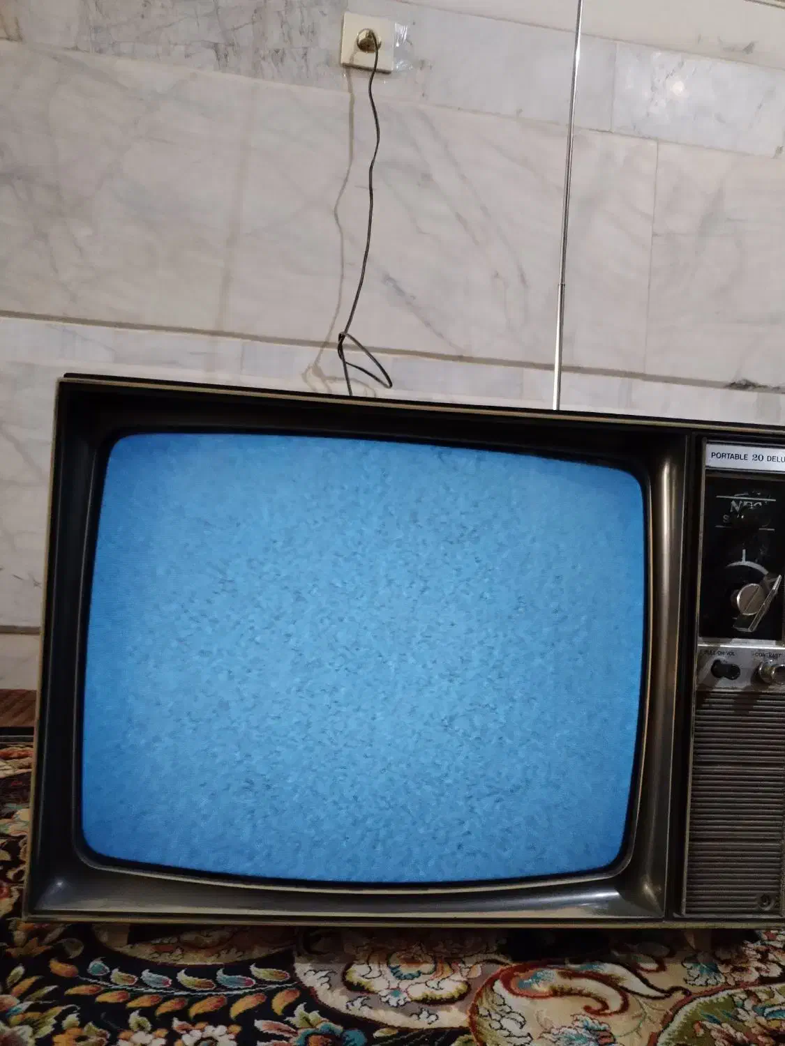 تلویزیون قدیمی|کلکسیون اشیاء عتیقه|نجفآباد, کشاورز|دیوار