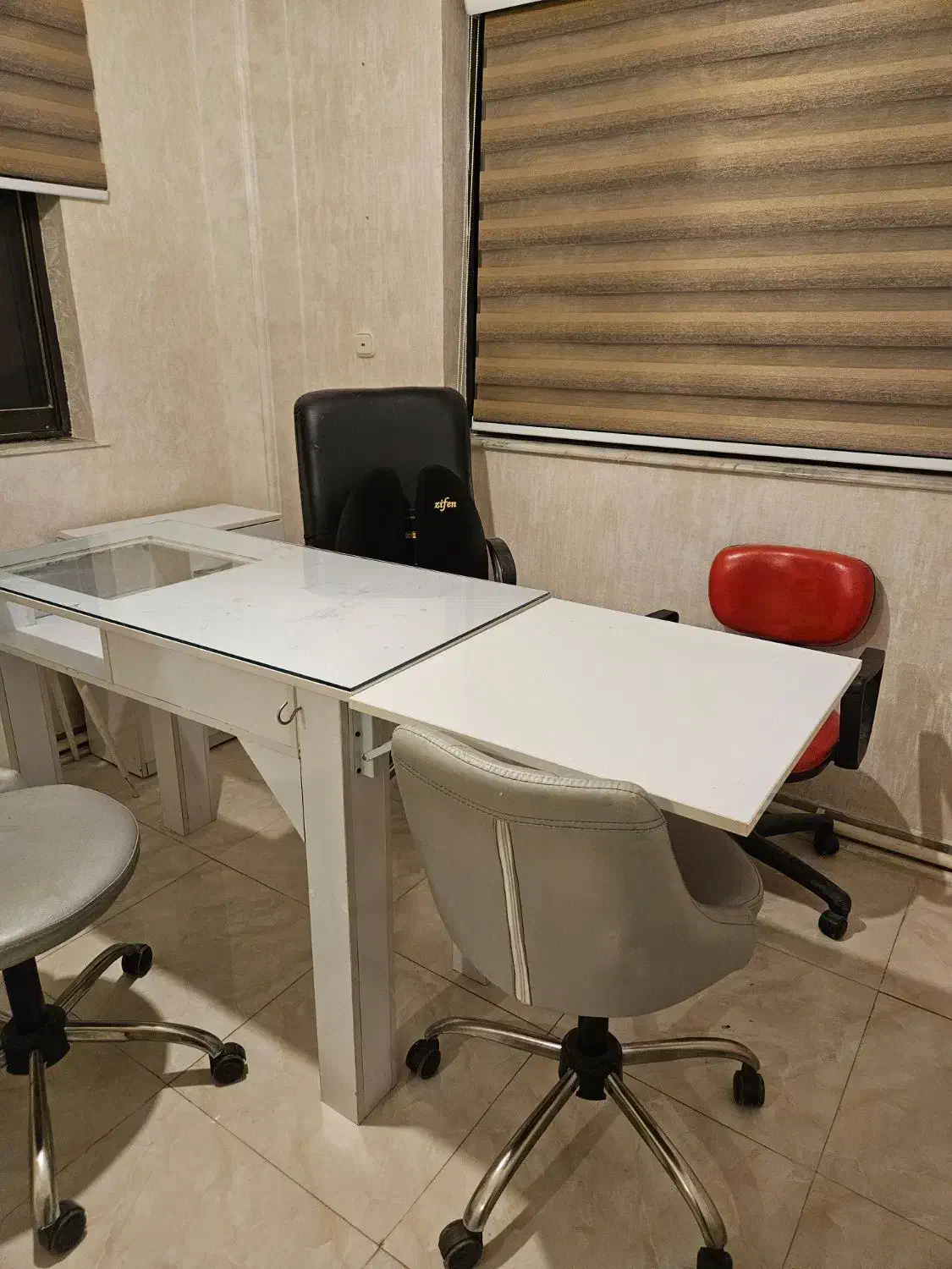 میز ناخن تک نفره و دونفره|آرایشگاه و سالن‌های زیبایی|رشت, بلوار گیلان|دیوار