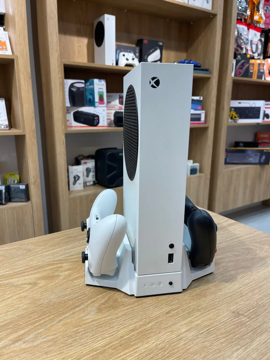 Xbox Series S دو دسته اصلی|کنسول، بازی ویدئویی و آنلاین|قزوین, |دیوار