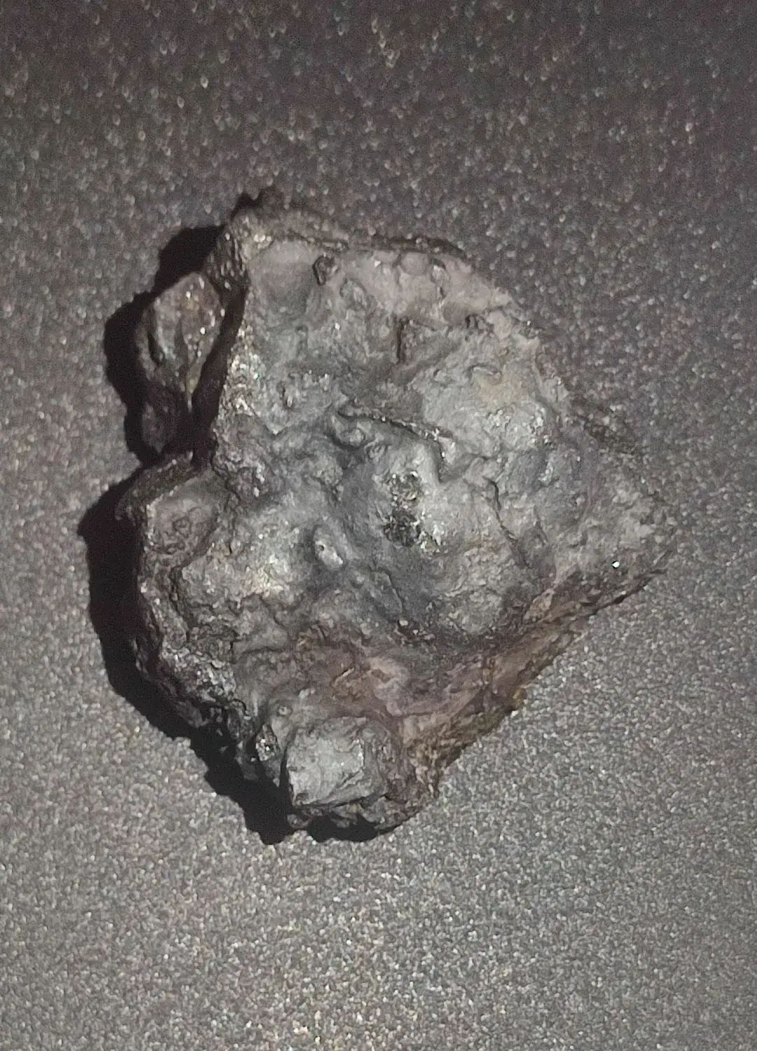 شهاب سنگ|کلکسیون اشیاء عتیقه|رباطکریم, رباطکریم|دیوار