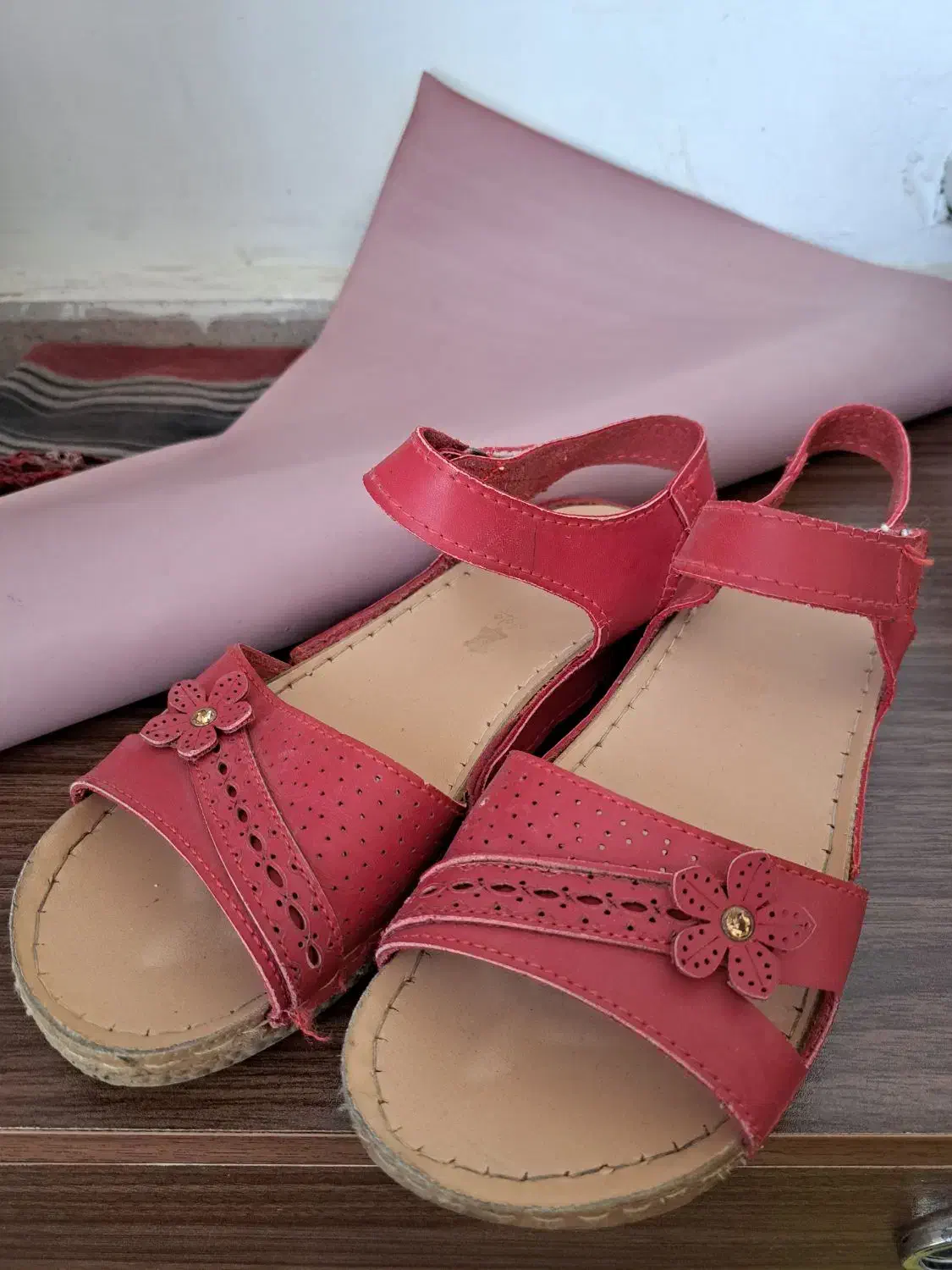 تعدادی کفش|کیف، کفش، کمربند|زنجان, |دیوار