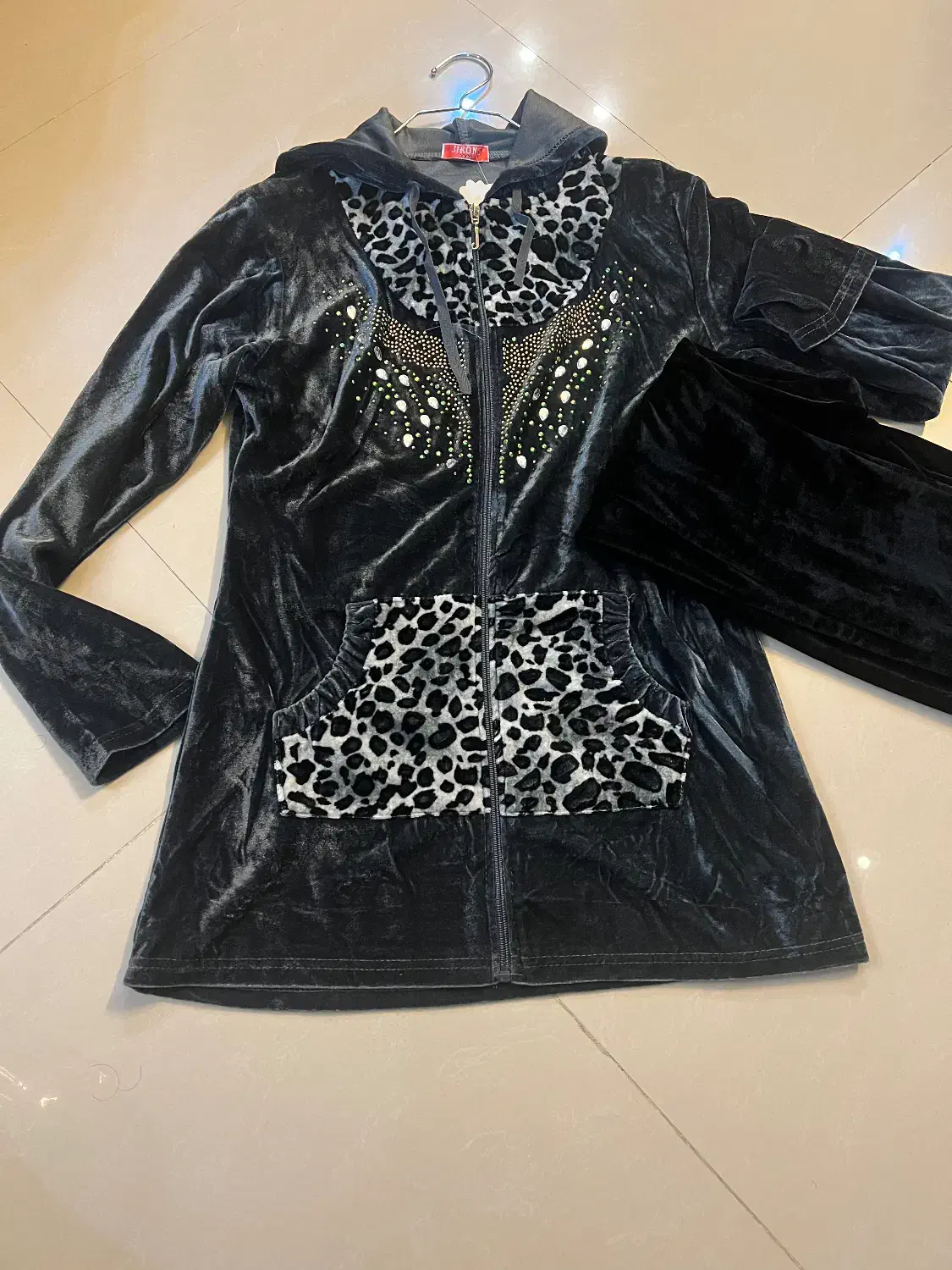 لباس|لباس|اصفهان, بهار آزادی|دیوار