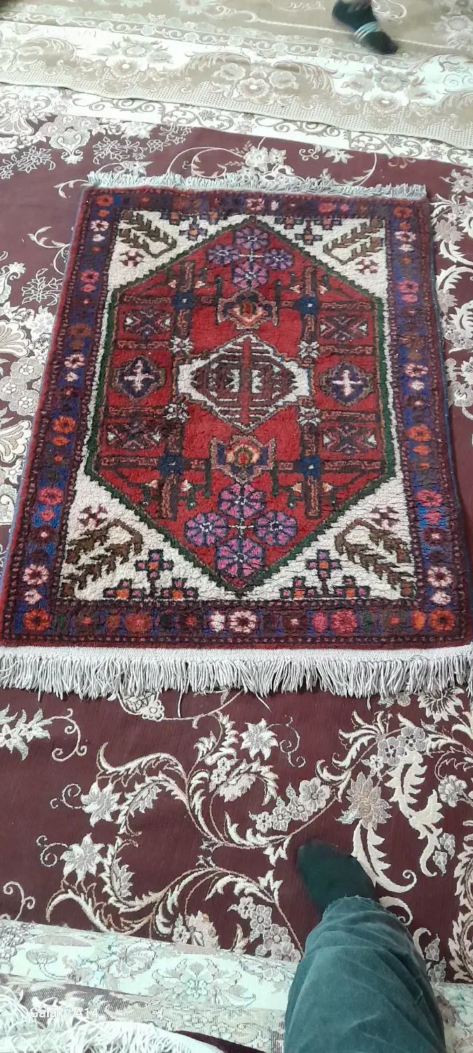 قالیچه و پشتی دستباف و۳عدد فرش دستباف|فرش|مشهد, شهید قربانی|دیوار
