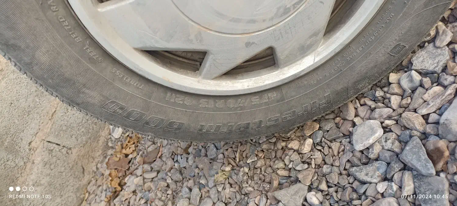 لاستیک پیکان همراه با رینگ|قطعات یدکی و لوازم جانبی|قائن, |دیوار