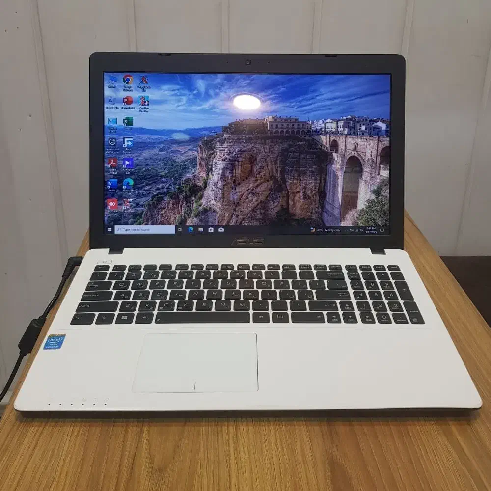 لپ تاپ  Asus X552 cpu pebtium/gpu gt710m/6gb/512gb|رایانه همراه|شیراز, ملاصدرا|دیوار
