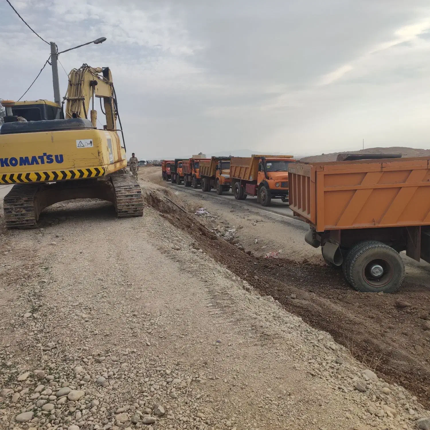 اجاره بیل مکانیکی PC220|خدمات حمل و نقل|سرپل ذهاب, |دیوار