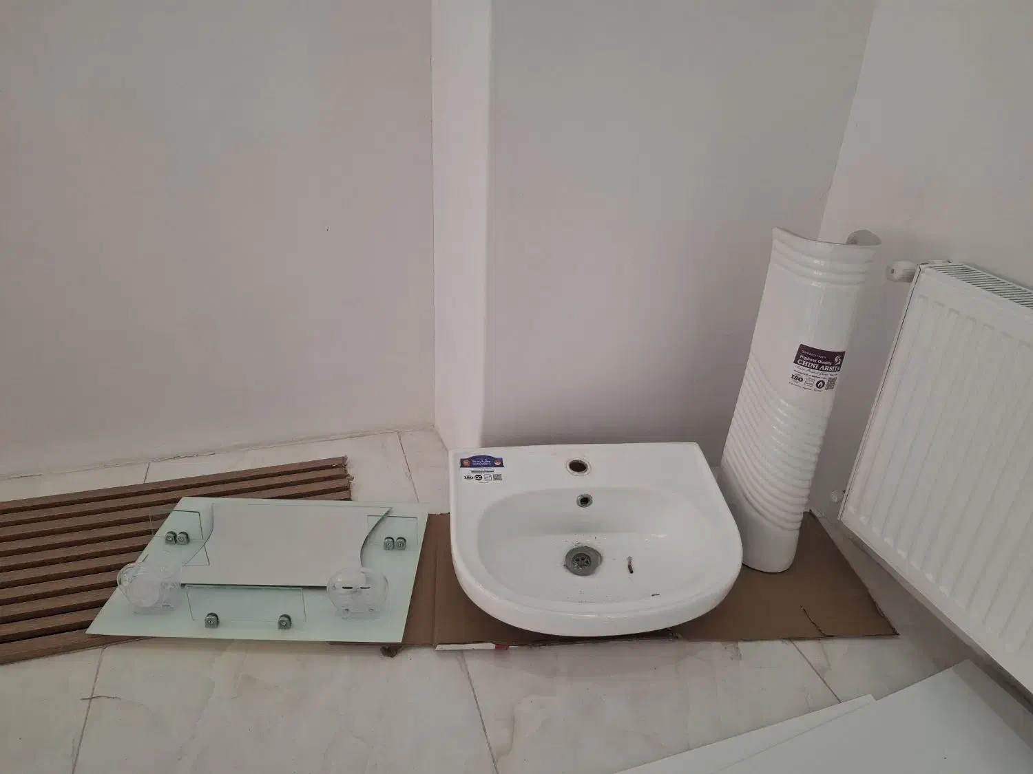 روشویی و آینه|لوازم سرویس بهداشتی|پاکدشت, پاکدشت (مامازند)|دیوار