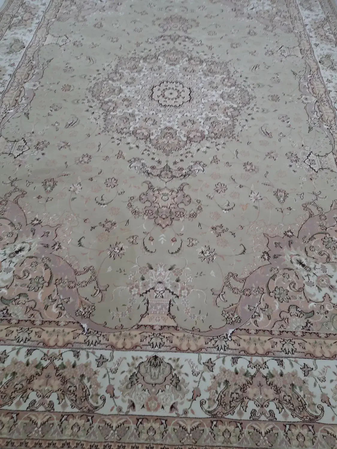 فرش ترنج|فرش|قم, باغ شریفی|دیوار