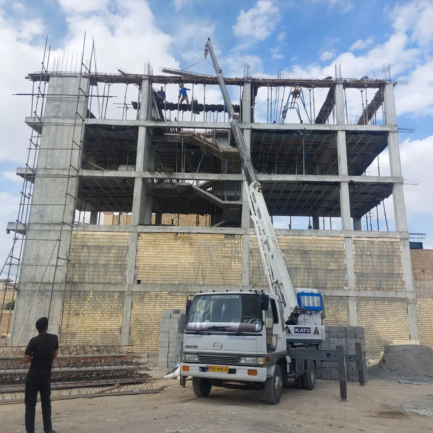 جرثقیل 7 تن دکل بلند جرثقیل سنگین ده تن شبانه روزی|خدمات حمل و نقل|اصفهان, آبشار|دیوار