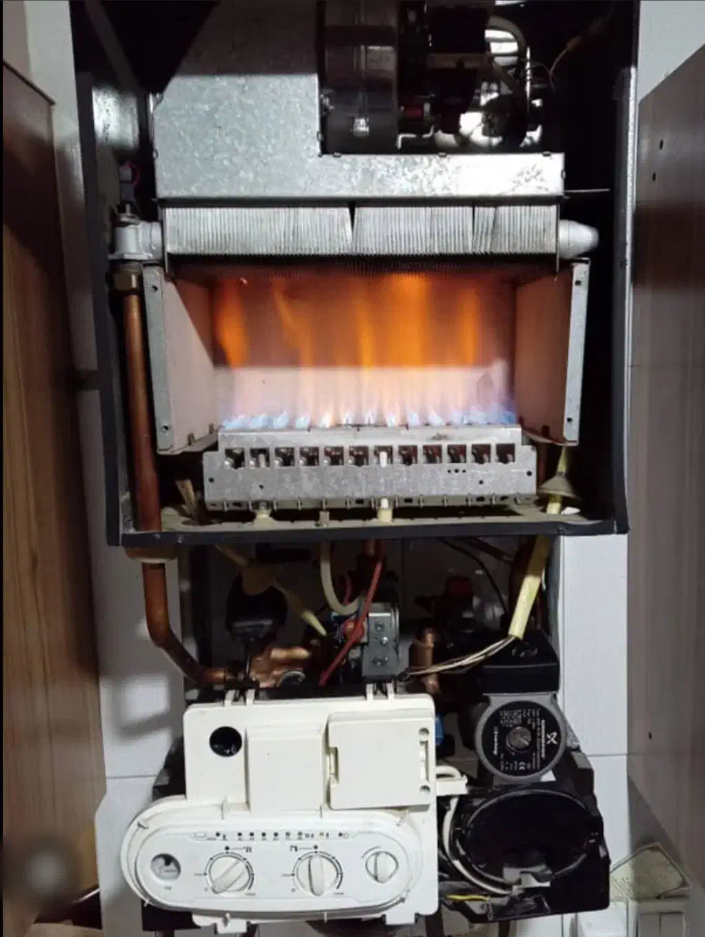 تعمیر تخصصی و نصب پکیج و آبگرمکن (خدمات فوری)|خدمات پیشه و مهارت|اندیمشک, |دیوار