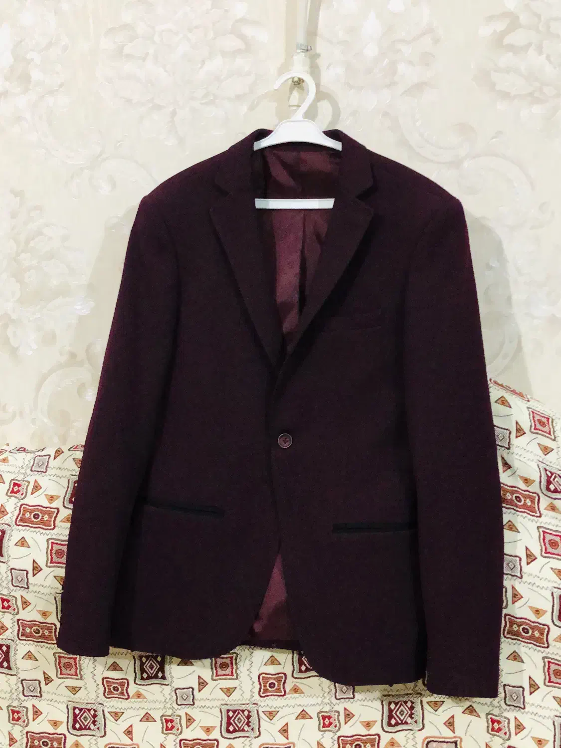 تک کت مجلسی|لباس|سلماس, |دیوار