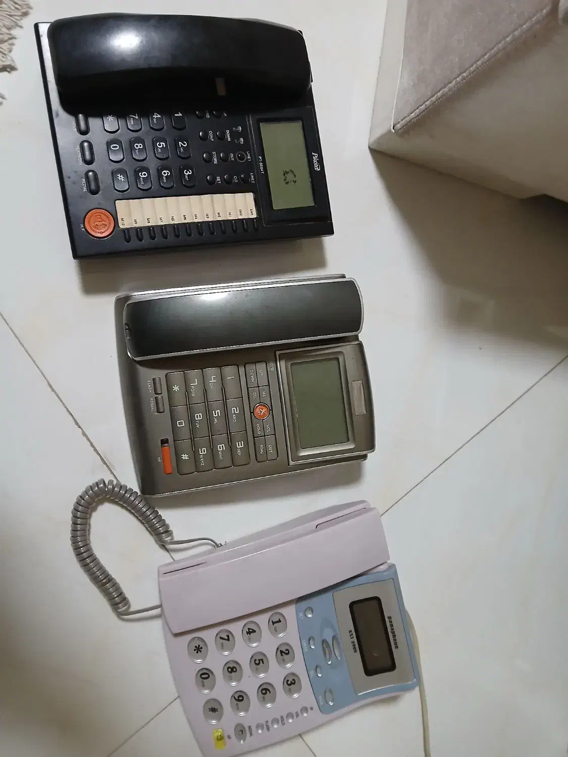 سه عدد گوشی تلفن رو میزی  خارجی|تلفن رومیزی|کرج, کلاک پایین|دیوار