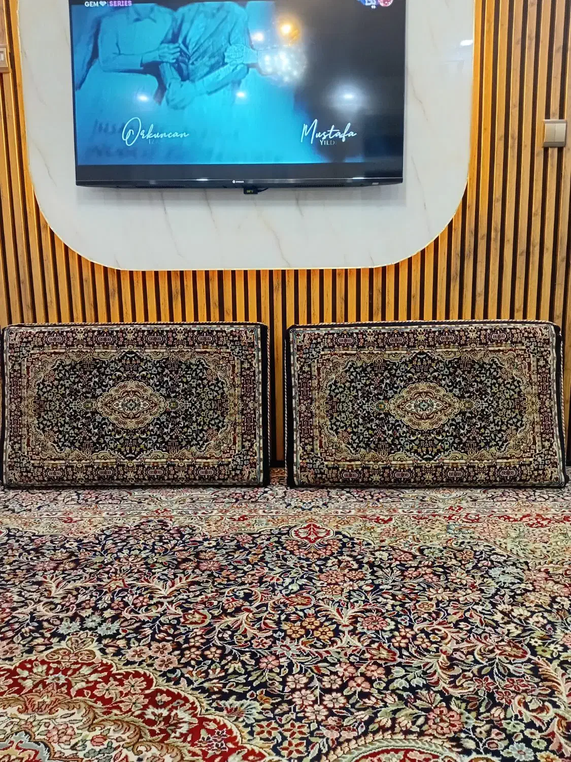 پشتی|پشتی|همدان, |دیوار