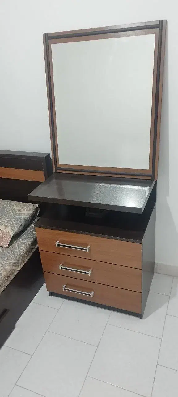 فروش تخت یک نفره همراه با تشک و دراور آینه|تخت و سرویس خواب|تهران, توحید|دیوار