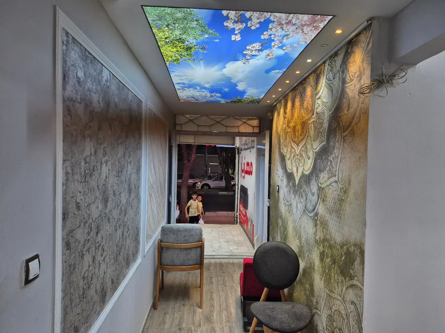 120متر تجاری بر عطار ۱۰ سال نمایشگاه مبل بوده|اجارهٔ مغازه و غرفه|شاهینشهر, عطار|دیوار