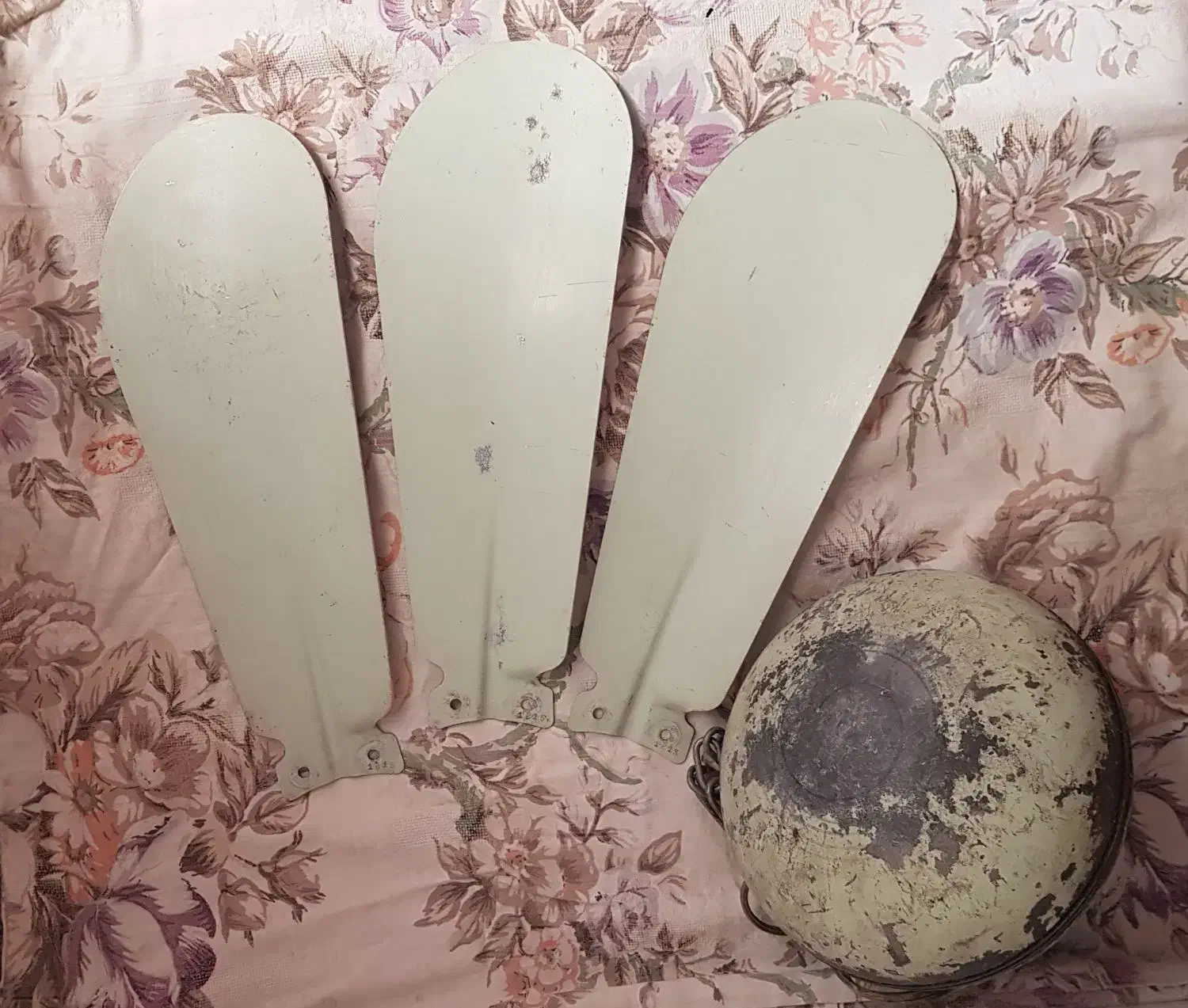 پنکه سقفی قدیمی|کلکسیون اشیاء عتیقه|قم, سالاریه|دیوار