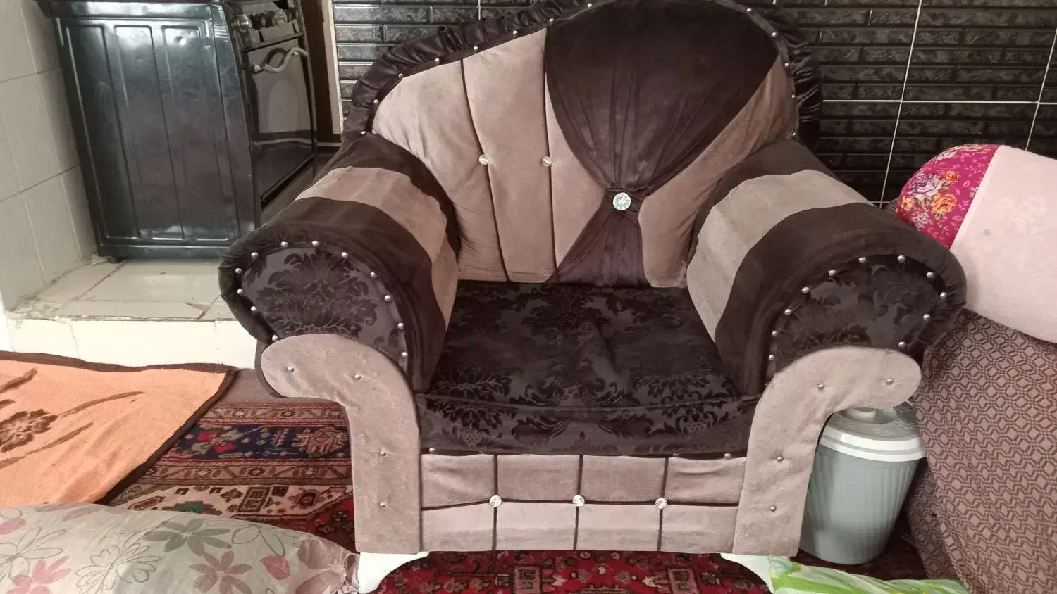 ۸نفره است کمی تعمیر میخواد۶ میلون|مبلمان خانگی و میز عسلی|خوی, |دیوار