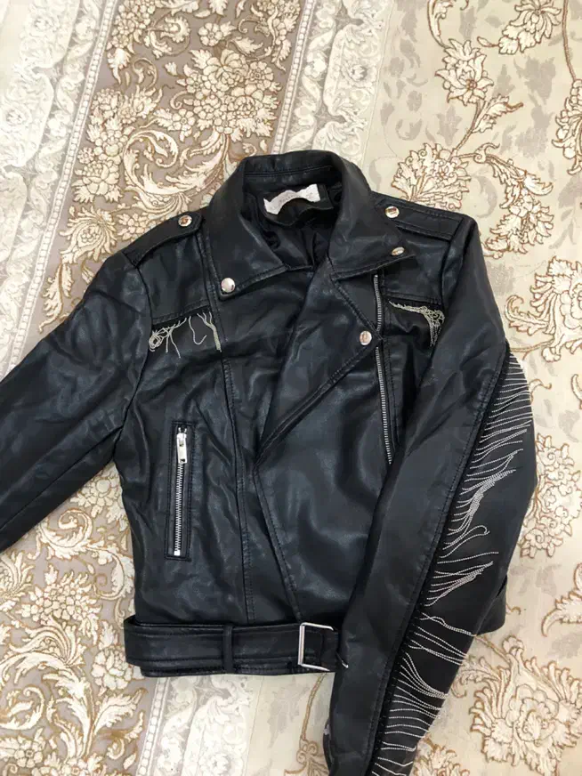 لباس|لباس|رشت, استقامت ۲|دیوار