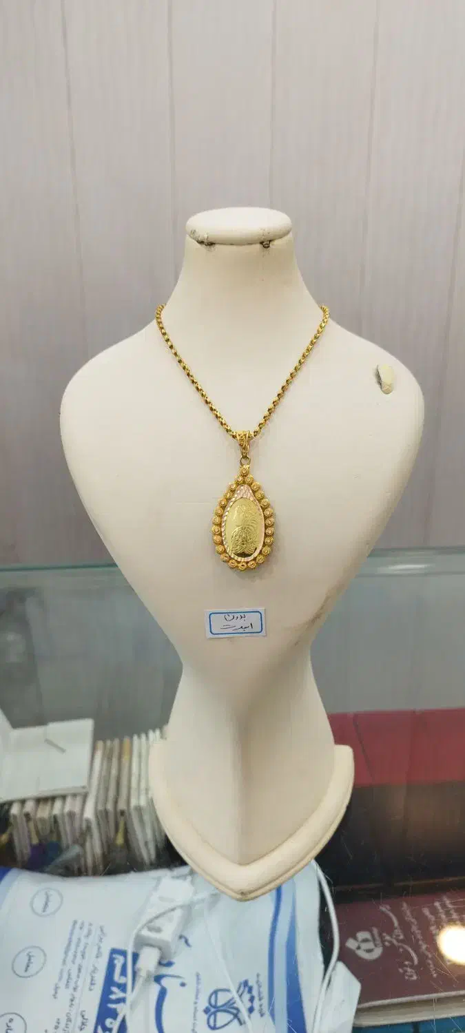 زنجیر و پلاک 100 بالای تابلو|جواهرات|قم, نخودی|دیوار