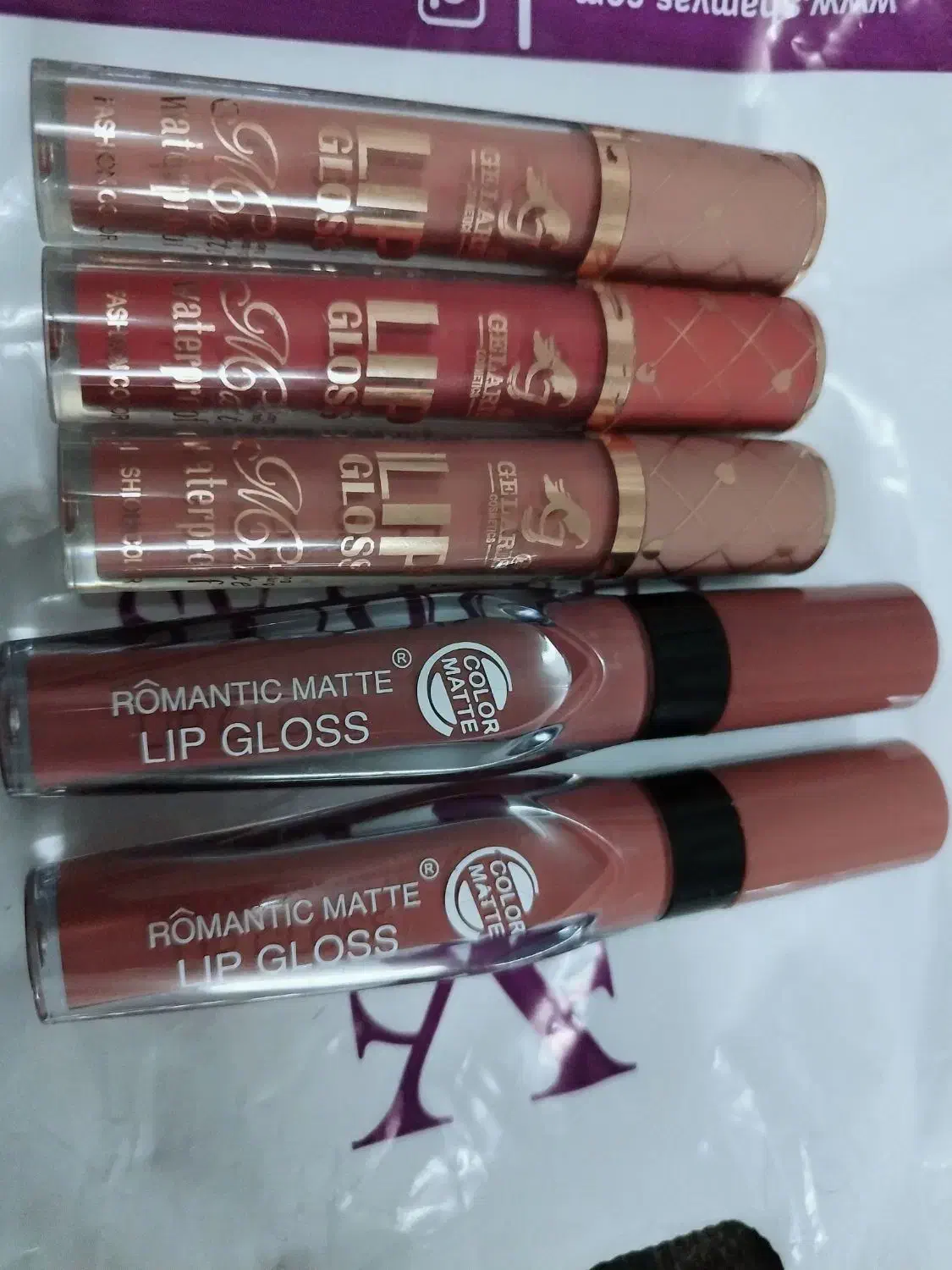 رژ لب و پنکک|آرایشی، بهداشتی، درمانی|قم, منبع آب|دیوار