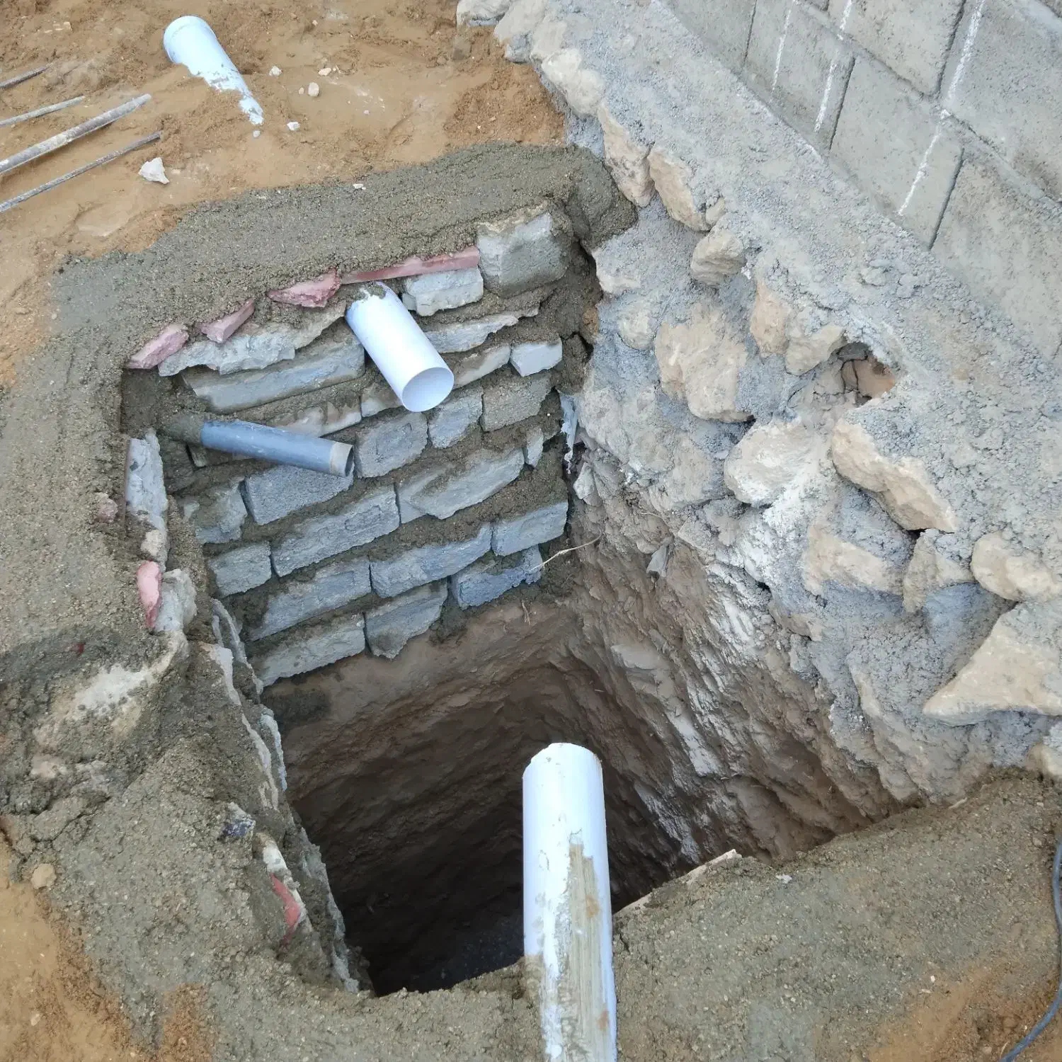 کنده کاری تخریب کندن چاه بلوک چینی سنگ چینی پلاستر|خدمات پیشه و مهارت|قشم, |دیوار