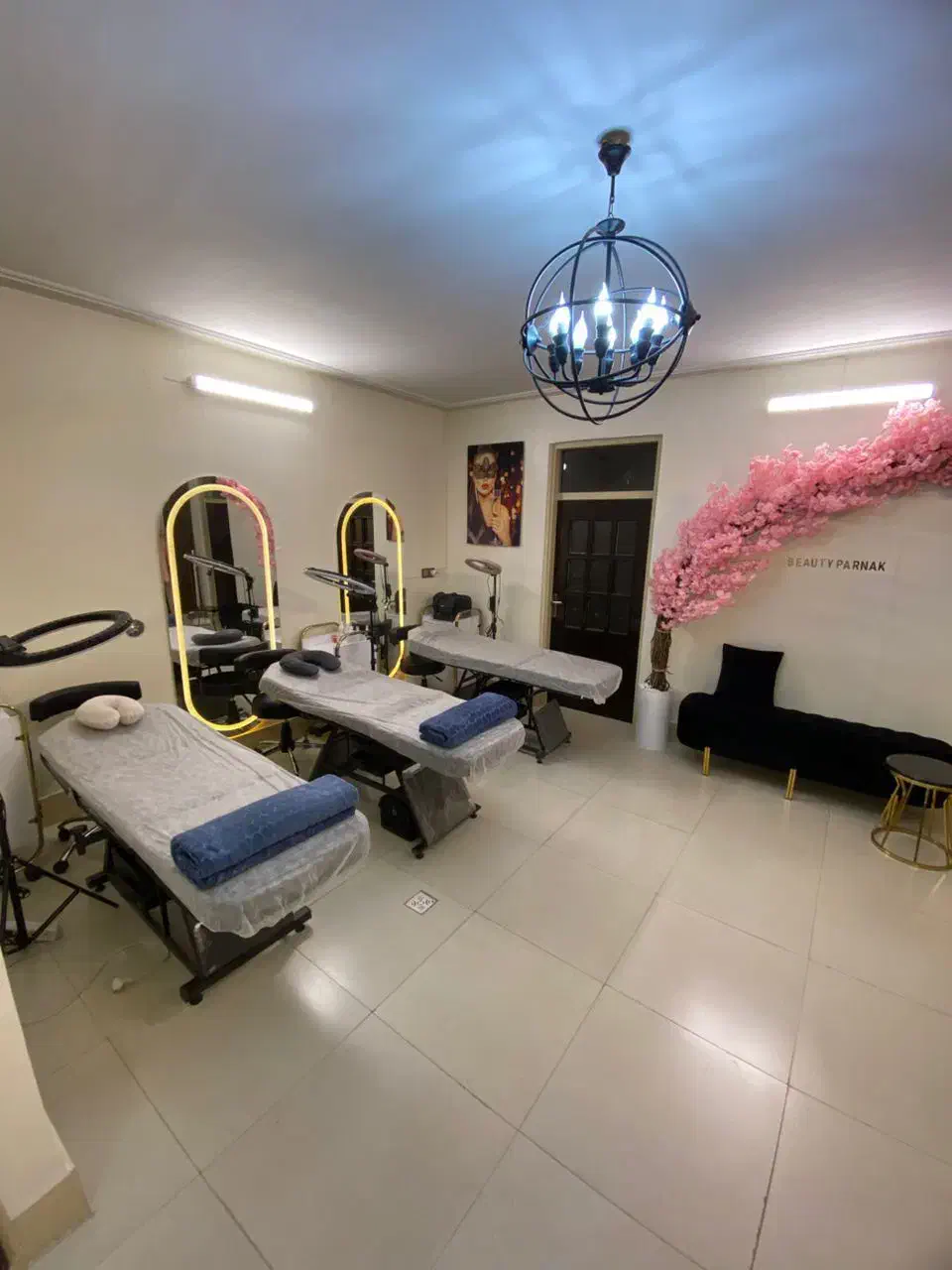اجاره مژه وناخن|اجارهٔ دفتر کار، اتاق اداری، مطب|قم, صفاشهر|دیوار