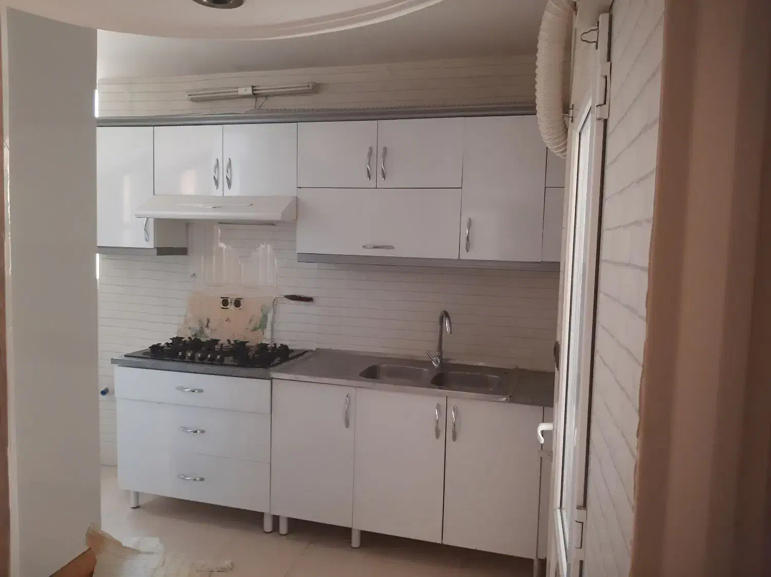 کابینت mdF با هود سالم  وسینک ظرف شویی|کتابخانه، شلف، قفسههای دیواری|قم, شاه سید علی|دیوار