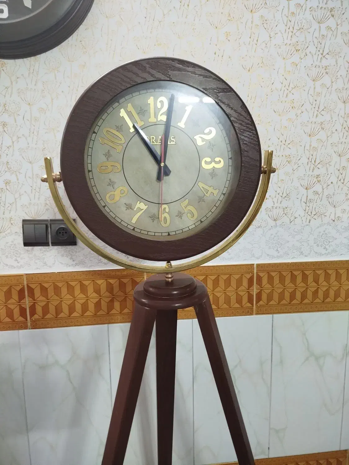 ساعت ایستاده|ساعت دیواری و تزئینی|قم, علی آباد|دیوار