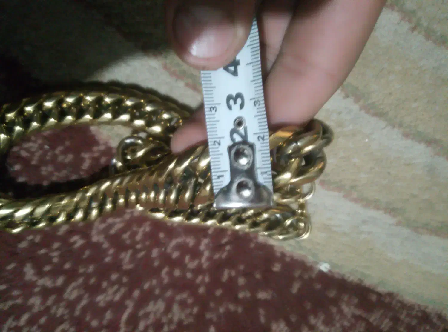 قلاده سگ|بدلیجات|رشت, بازار|دیوار