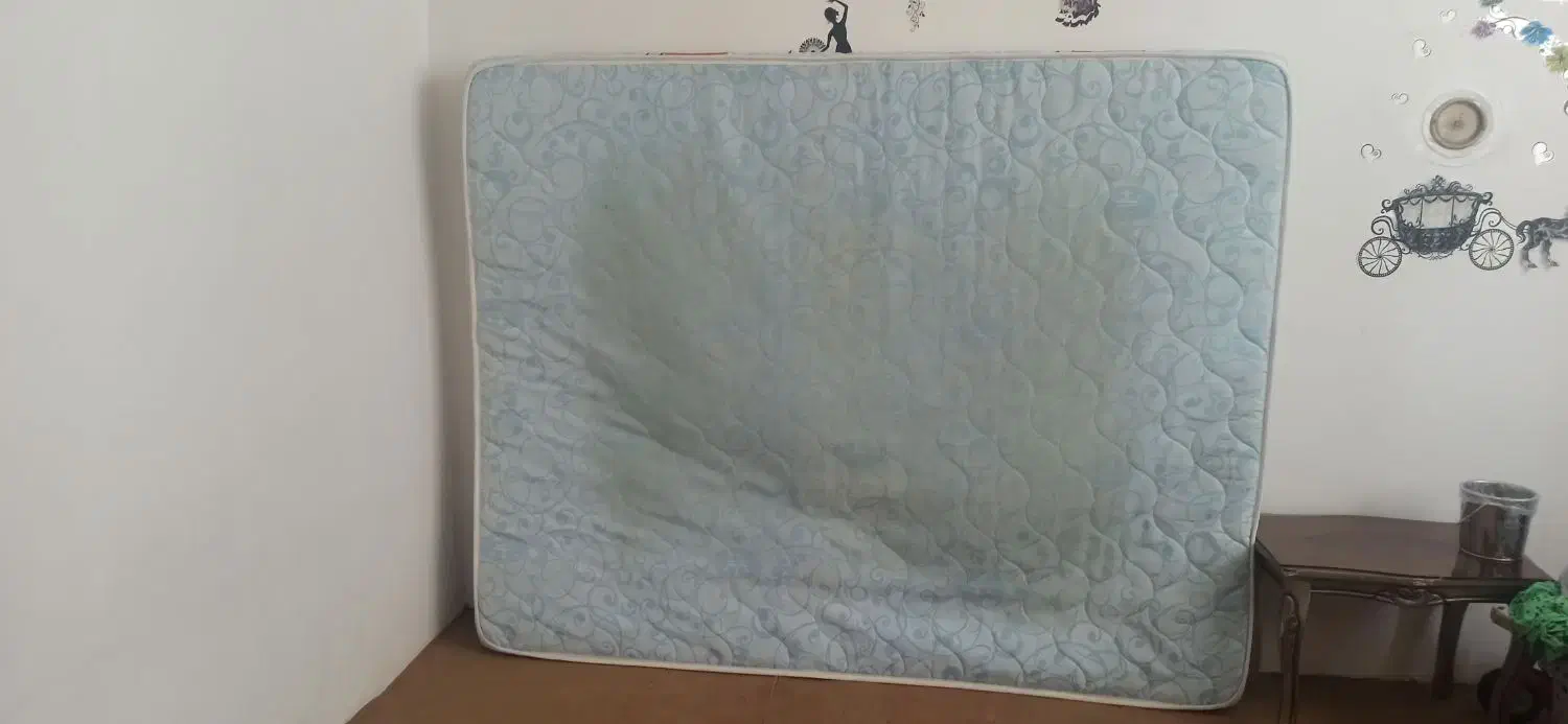 تشک|تشک تختخواب|نیشابور, بزرگمهر|دیوار