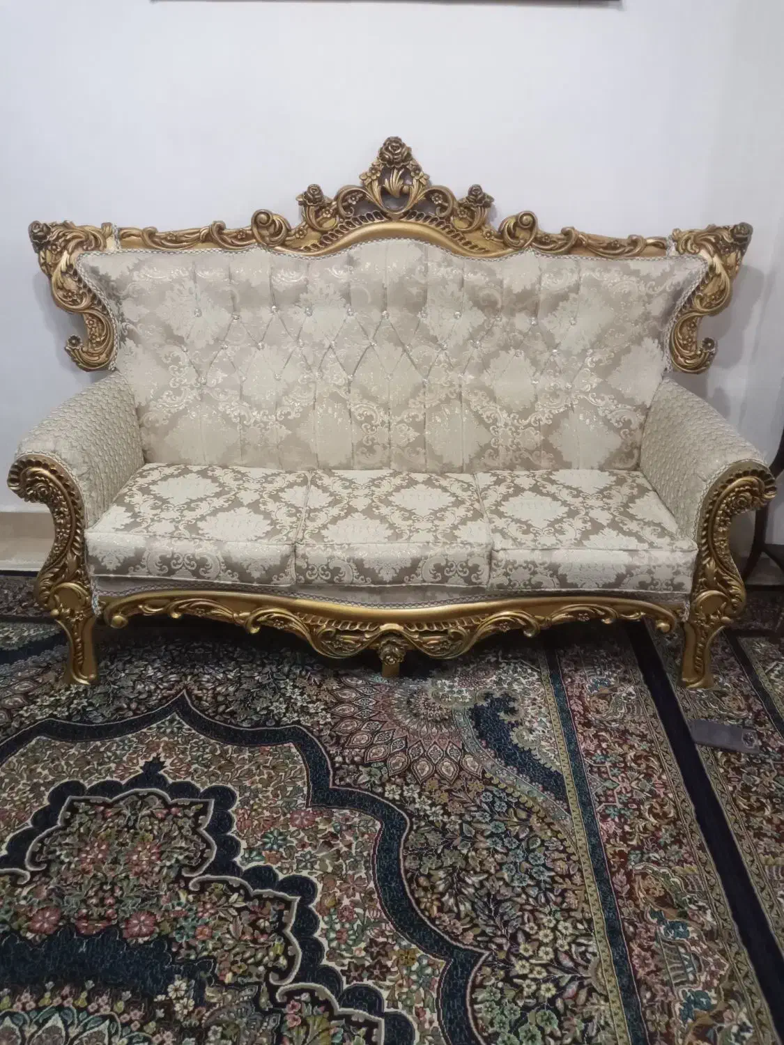 ست مبلمان ۷نفره سلطنتی ویک دست میز عسلی|مبلمان خانگی و میز عسلی|فومن, |دیوار