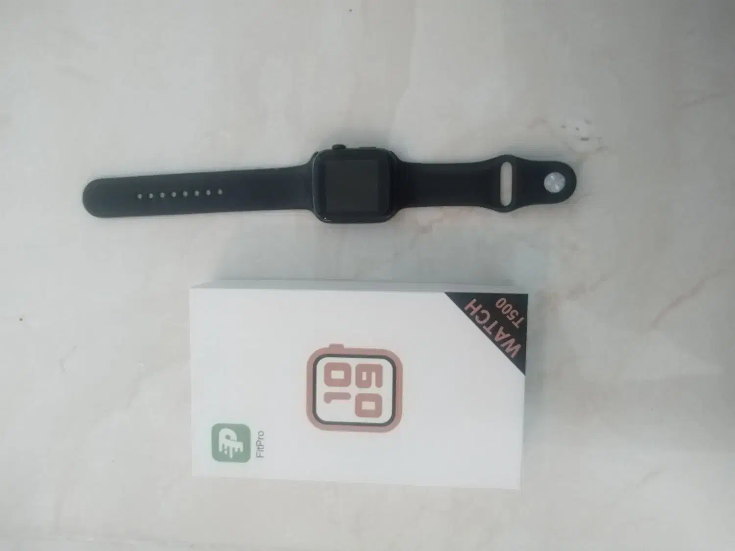 ساعت|ساعت|مشهد, دانشجو|دیوار