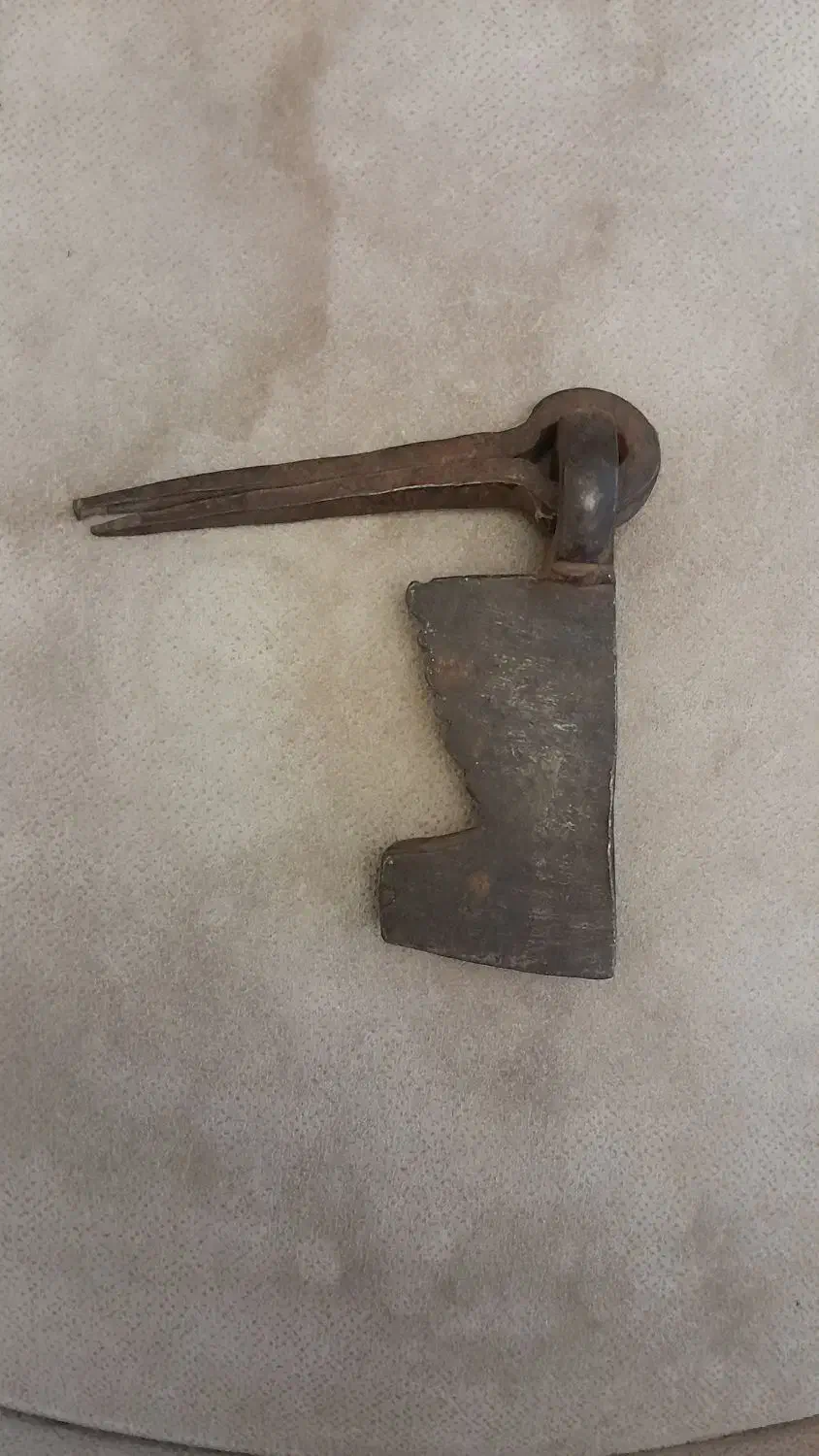 در کوبه ی فولادی کلکسونی|کلکسیون اشیاء عتیقه|رشت, فرزانه|دیوار