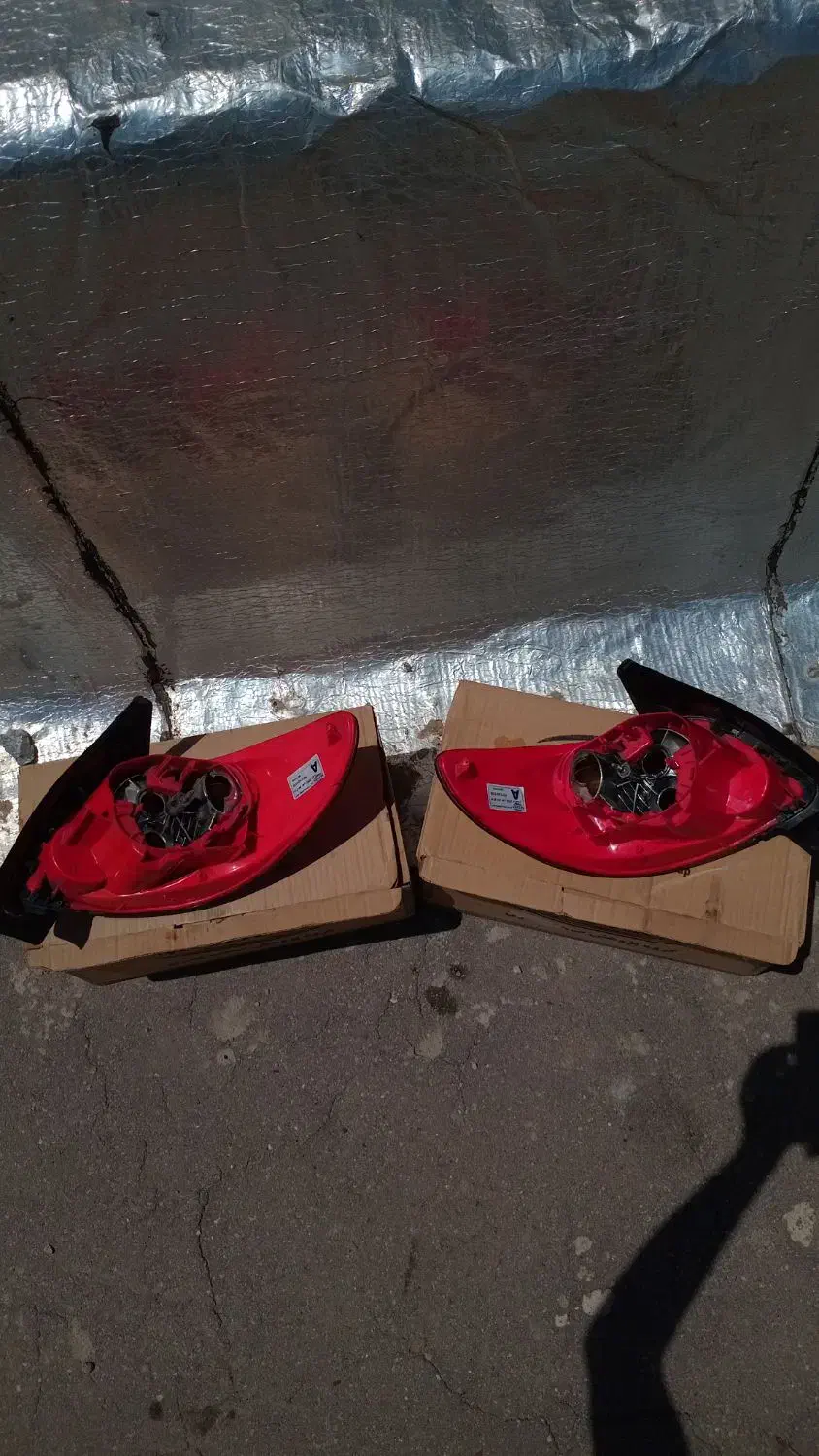 چراغ عقب ۲۰۶اصل فرانسه و نمد داشبورد ۲۰۶ وقفل|قطعات یدکی و لوازم جانبی|تبریز, |دیوار