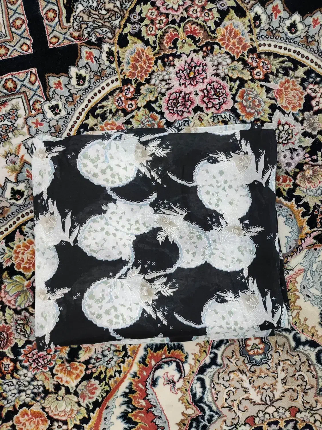 لباس و چادر رنگی|لباس|قم, باجک سه|دیوار