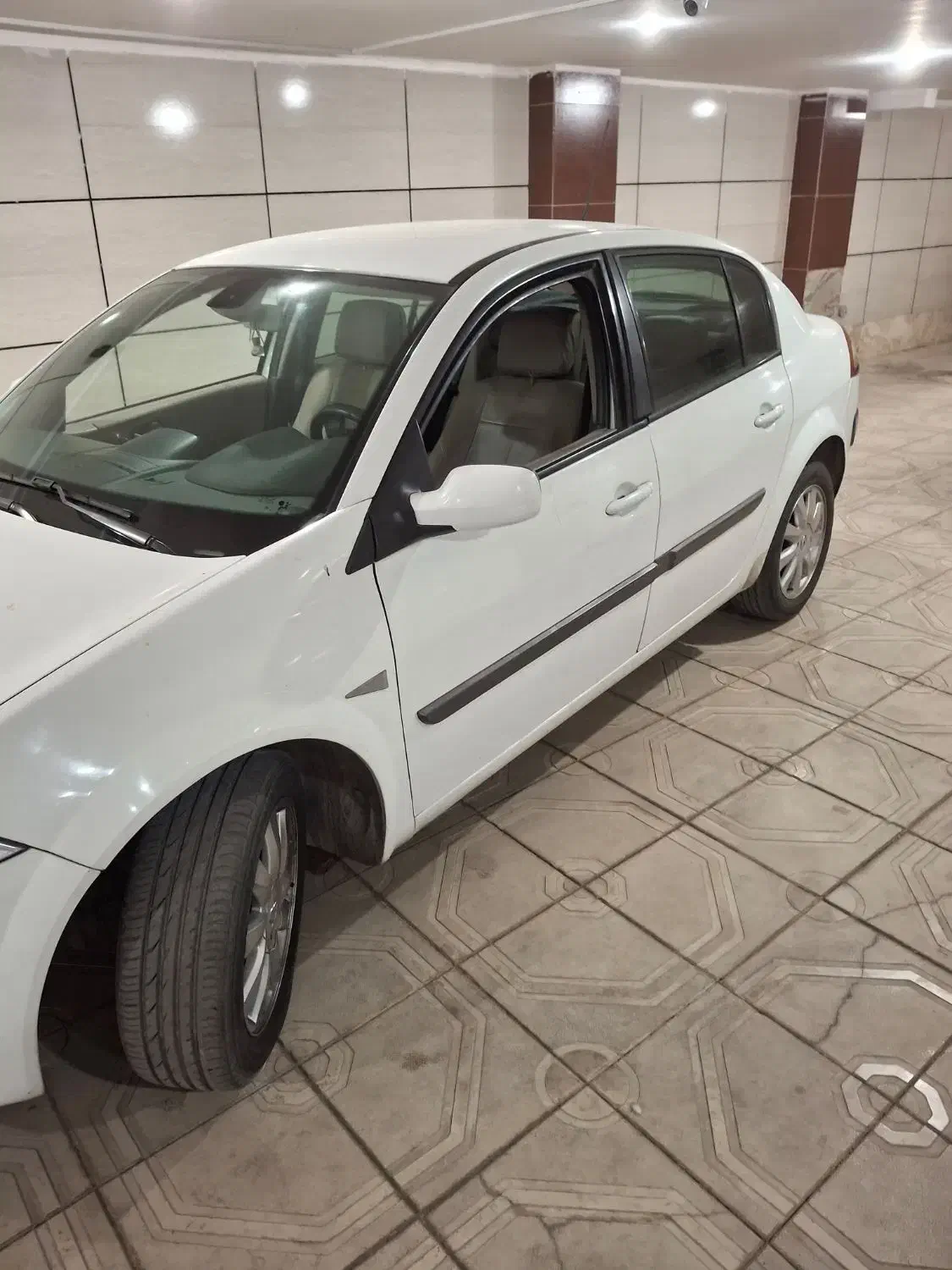 رنو مگان ۲۰۰۰ اتوماتیک|خودرو سواری و وانت|اصفهان, خانه اصفهان|دیوار