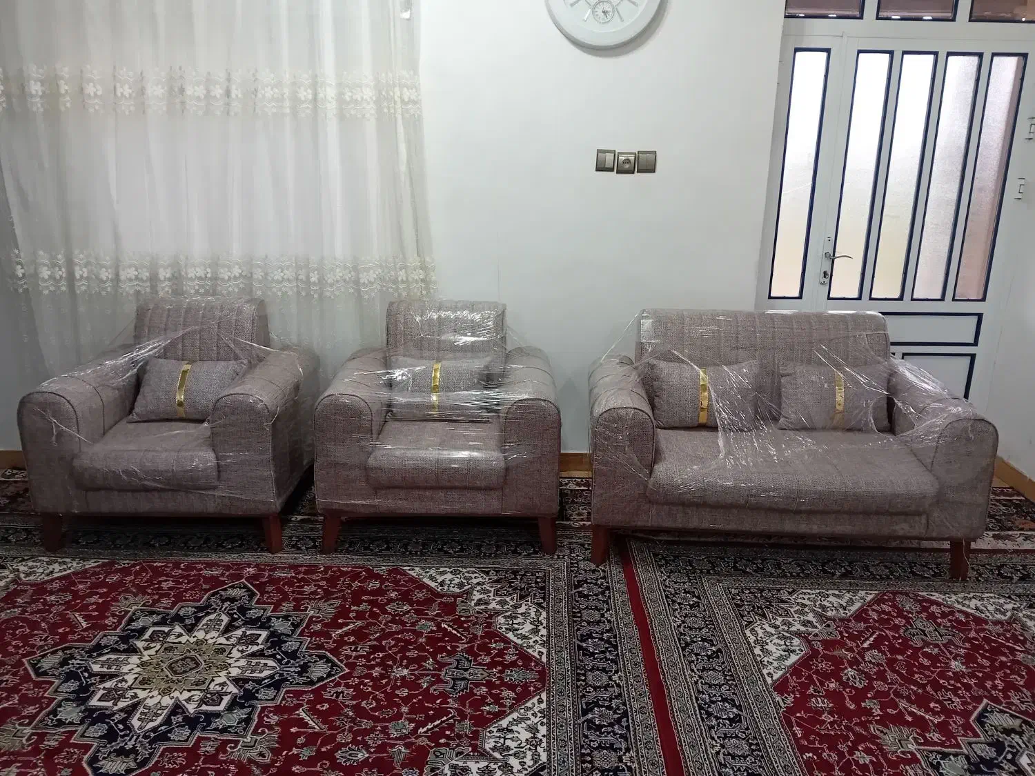 مبل راحتی|مبلمان خانگی و میز عسلی|رشت, یخسازی|دیوار