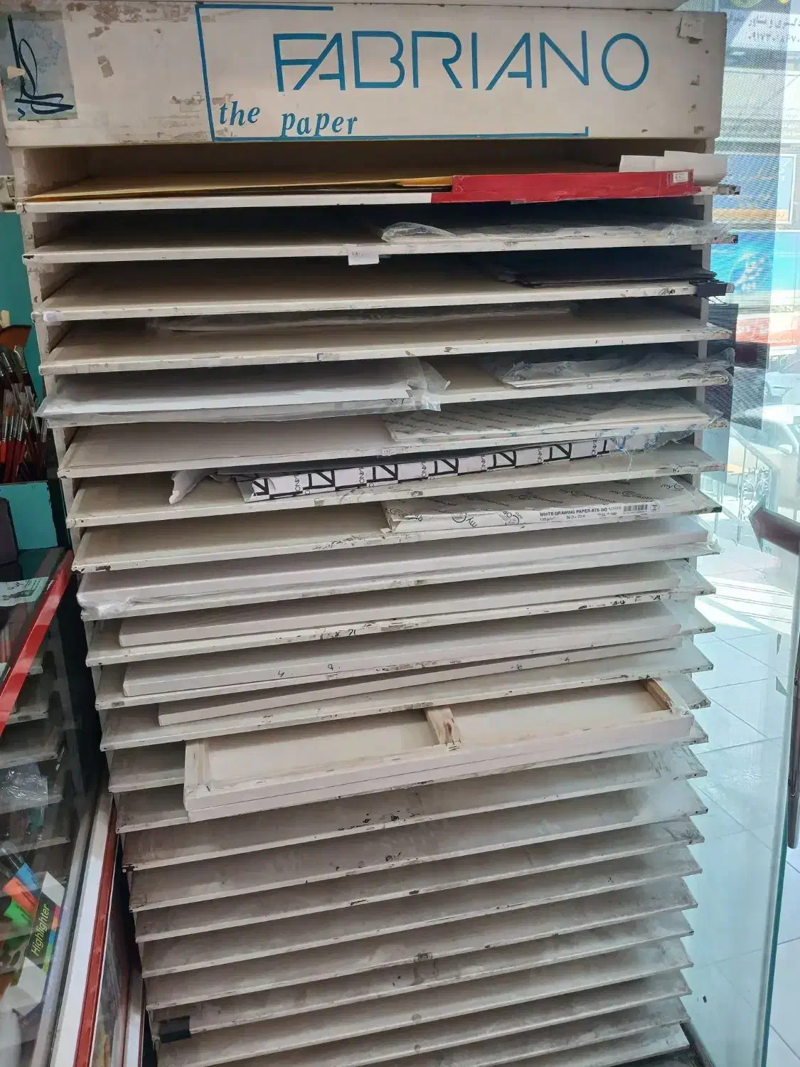 استند مقوای فلزی|فروشگاه و مغازه|شیراز, سینما سعدی|دیوار