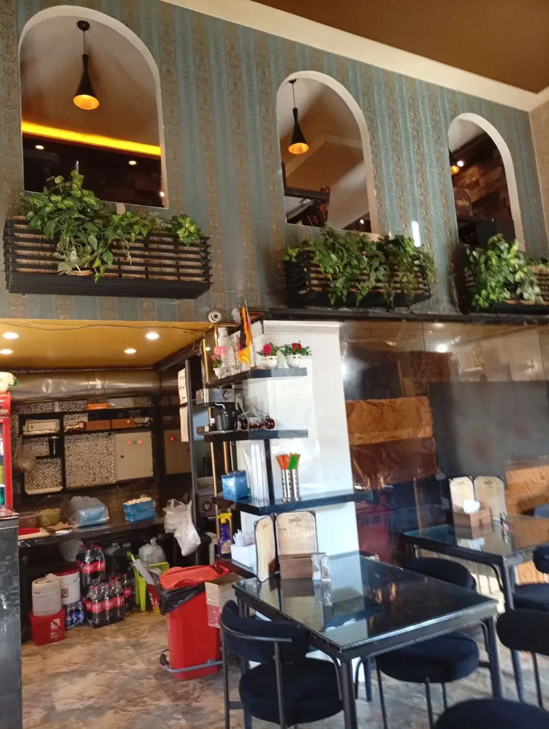 به یک پیتزا و ساندویچ زن نیاز مندیم|استخدام خدمات فروشگاه و رستوران|اسلامشهر, مطهری|دیوار