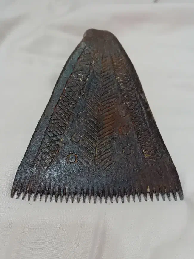 زنگوله قدیمی  و شانه چادربافی جنس برنج|صنایع دستی و سایر لوازم تزئینی|قوچان, |دیوار