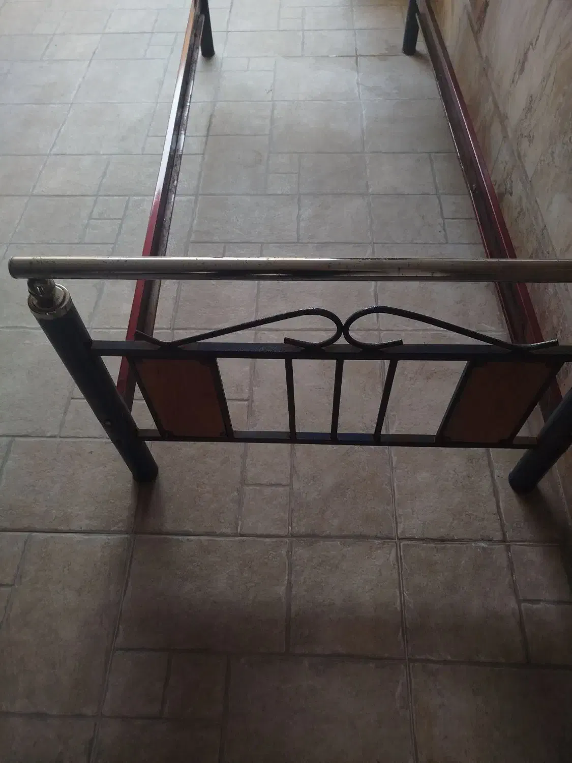 تخت یک نفره فلزی|تخت و سرویس خواب|جهرم, |دیوار