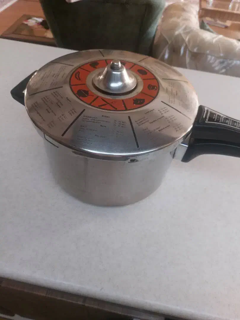 زودپز سوئیسی ۶یا ۸ لیتری|ظروف پختوپز|اصفهان, بهارستان|دیوار