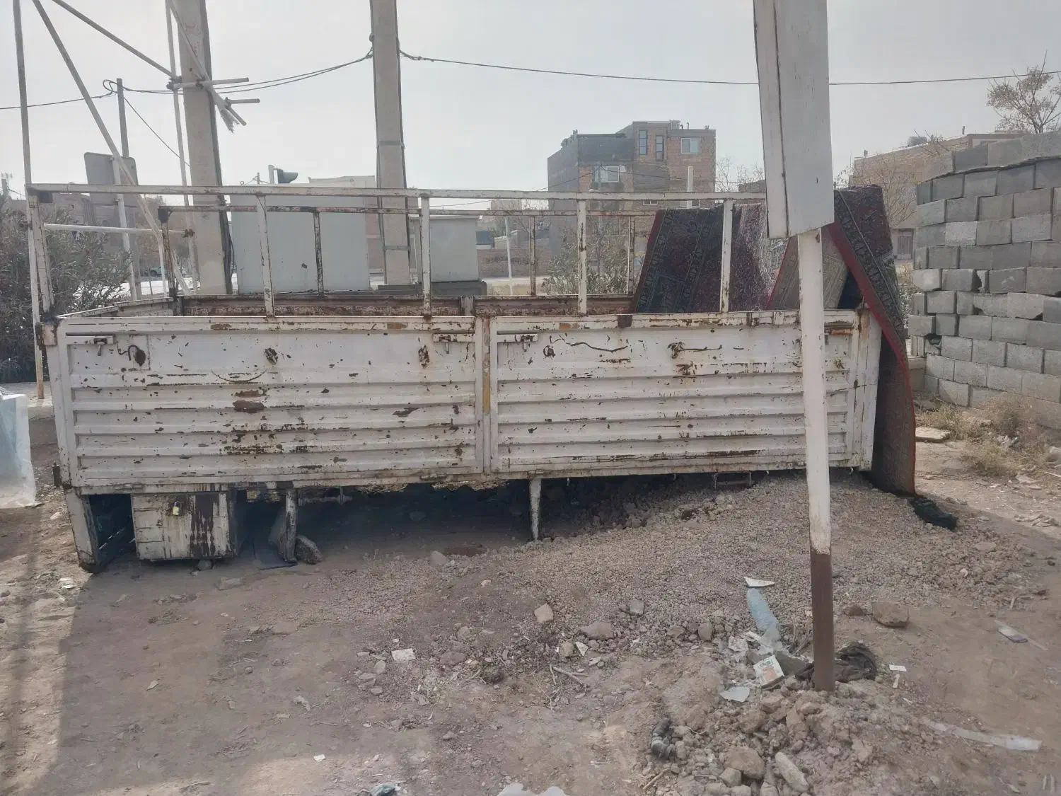 اتاق بغل بازشو|خودرو سنگین|شاهینشهر, گزبرخوار|دیوار