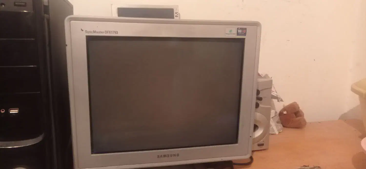 کامپیوتر|رایانه رومیزی|هرسین, |دیوار