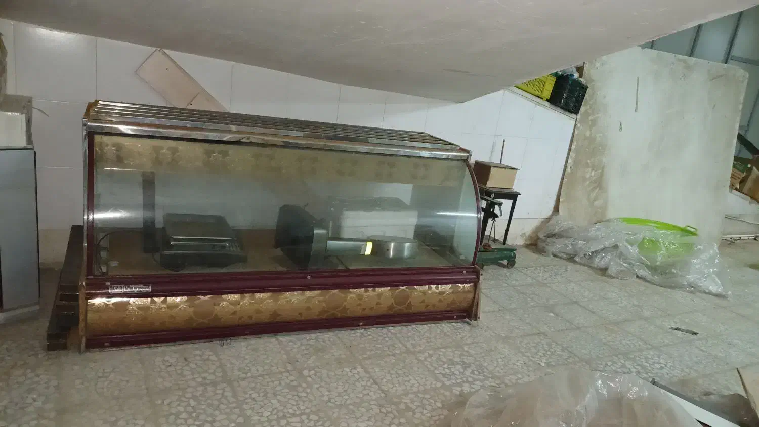 پیش خوان بدنه استیل دارای ۵ کشو وشیشه منحنی|فروشگاه و مغازه|اصفهان, سعادت‌آباد|دیوار