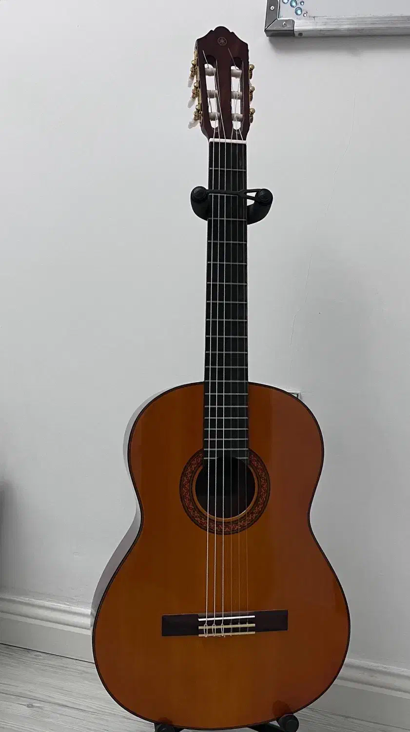 گیتار یاماها c70|گیتار، بیس، امپلیفایر|رشت, گلسار|دیوار