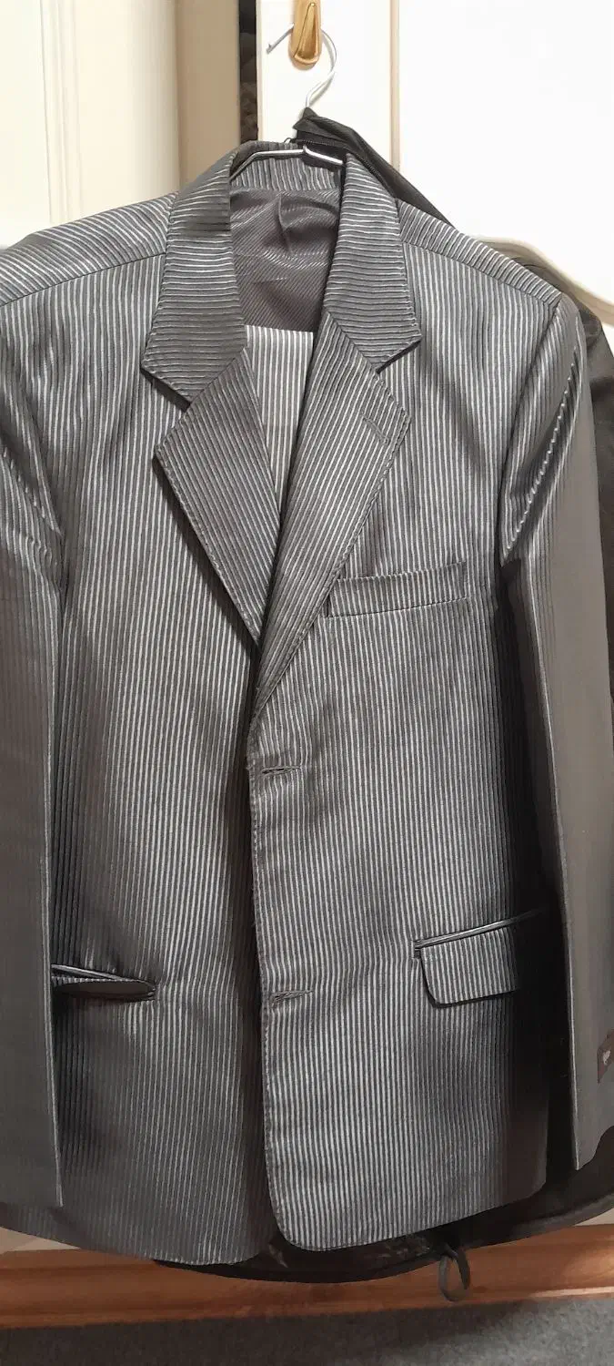 کت و شلوار|لباس|شیراز, نیایش|دیوار