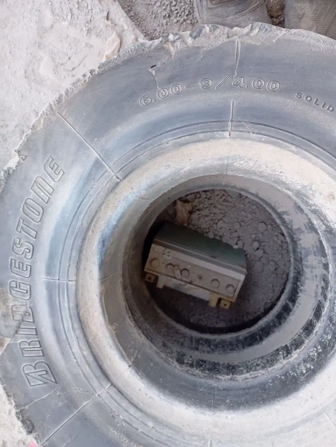 لاستیک لیفتراک|قطعات یدکی و لوازم جانبی|قدس, شهرک صنعتی زاگرس|دیوار