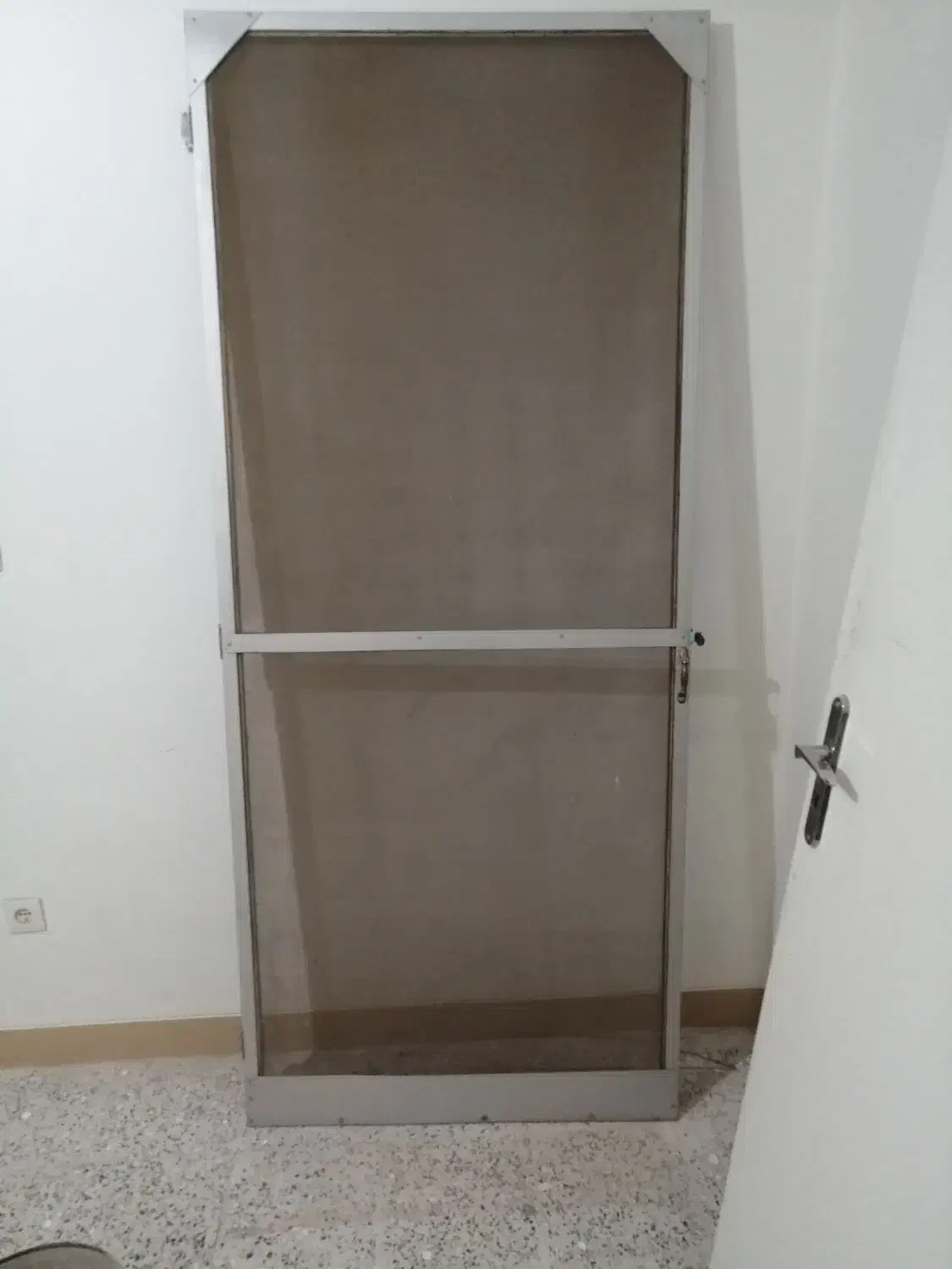 یه درب ورودی‌ دوتیکه و5عدرب اتاق ویک چارچوب توری|مصالح و تجهیزات ساختمان|فولادشهر, B6|دیوار