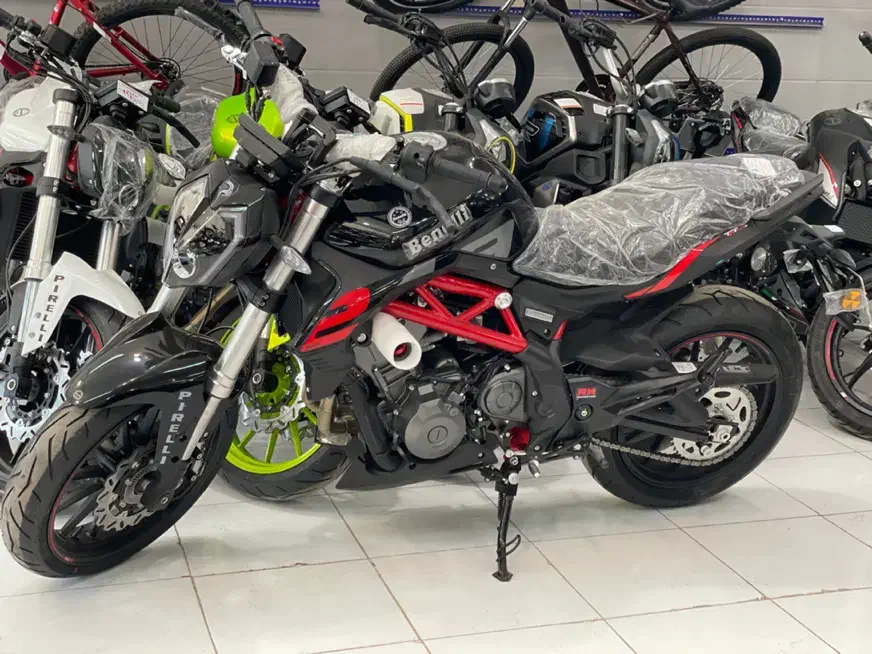 بنلی جفت سیلندر ۲۵۰ سی سی|موتورسیکلت|اصفهان, احمدآباد|دیوار